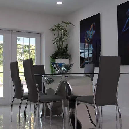 Luxury Vacation House In Miami'S Center!